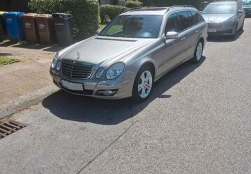 Mercedes-Benz E 320 158.500 km 9.999 &euro; Essen 45359