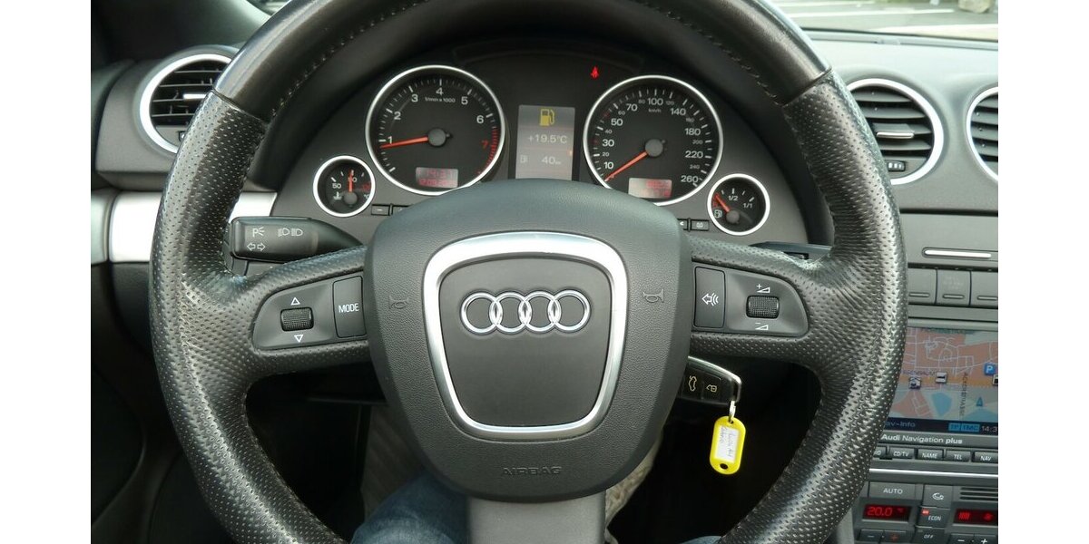 Audi A4 Cabrio 1.8 T Leder E-dach Navi kl. Mängel 161.000 km 3.900 &euro; Ratingen 40885