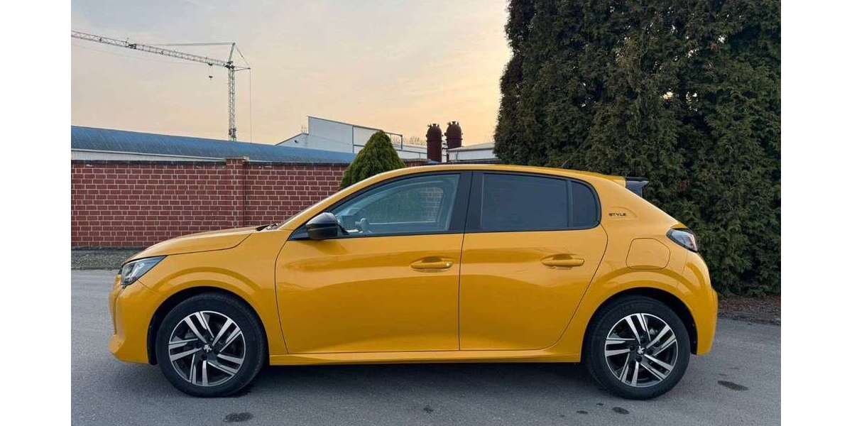 Peugeot 208 57.000 km 13.990 &euro; Dinslaken 46535