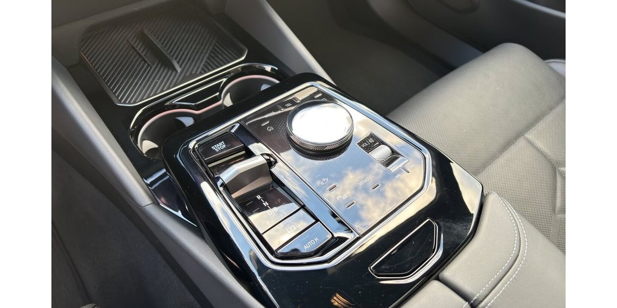 BMW i5 40e M-Sport Pro Pano B&W 360° HuD Comfortsitz 61.726 km 46.900 &euro; Wuppertal 42327