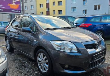 Toyota Auris 124.000 km 7.200 &euro; Essen 45144