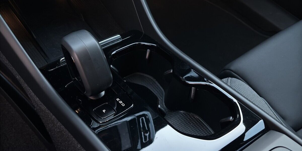 Volvo XC40 Plus Pure Electric AWD H&K Kamera LED StdHz 26.430 km 39.900 &euro; Wuppertal 42327