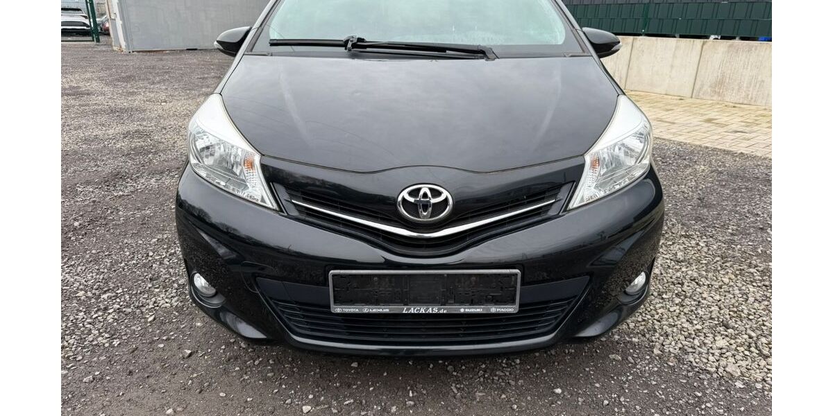 Toyota Yaris 95.234 km 5.599 &euro; Dinslaken 46539