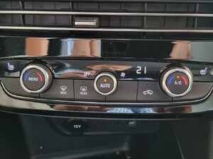 Opel Mokka e Elegance Park&Go DAB SHZ LHZ Klimaautom. 52.763 km 15.480 &euro; HAAN 42781