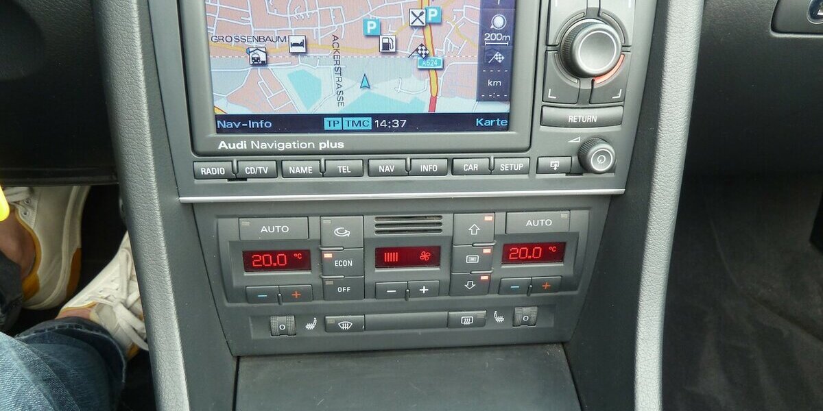 Audi A4 Cabrio 1.8 T Leder E-dach Navi kl. Mängel 161.000 km 3.900 &euro; Ratingen 40885