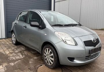 Toyota Yaris 80.000 km 3.200 &euro; Duisburg 47239