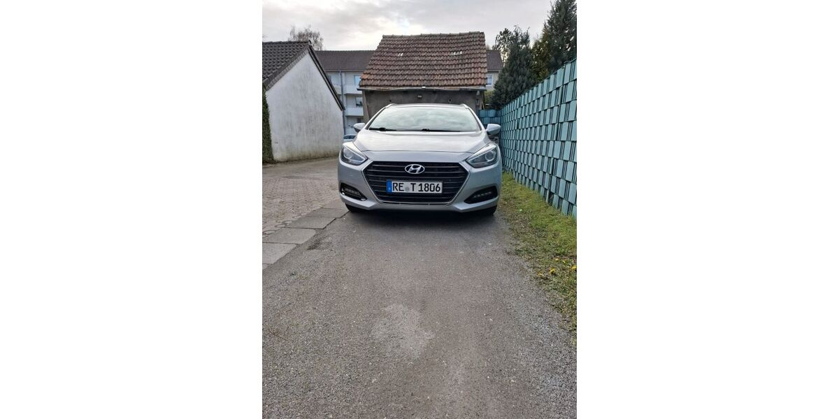 Hyundai i40 163.000 km 7.700 &euro; Recklinghausen 45661
