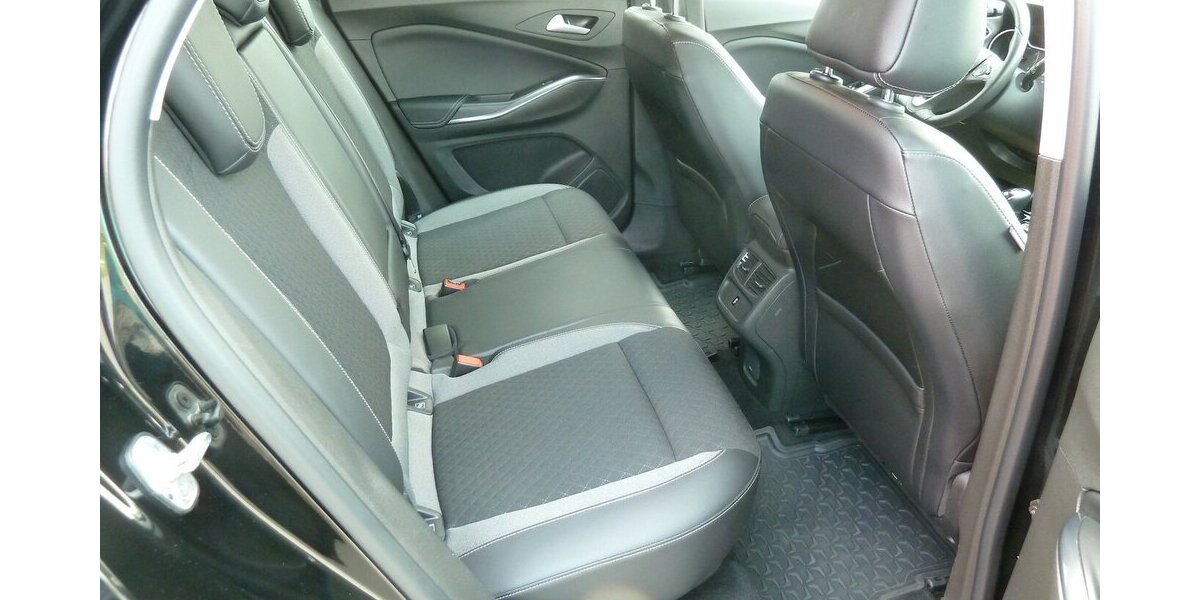 Opel Grandland X Innovation Klimaautomatik Navi Alu18´´ 110.000 km 14.900 &euro; Ratingen 40885