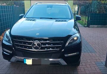 Mercedes-Benz ML 350 258.000 km 18.100 &euro; Duisburg 47166