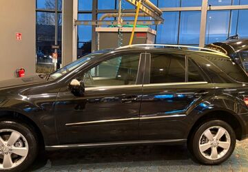 Mercedes-Benz ML 320 295.000 km 7.900 &euro; Duisburg 47178