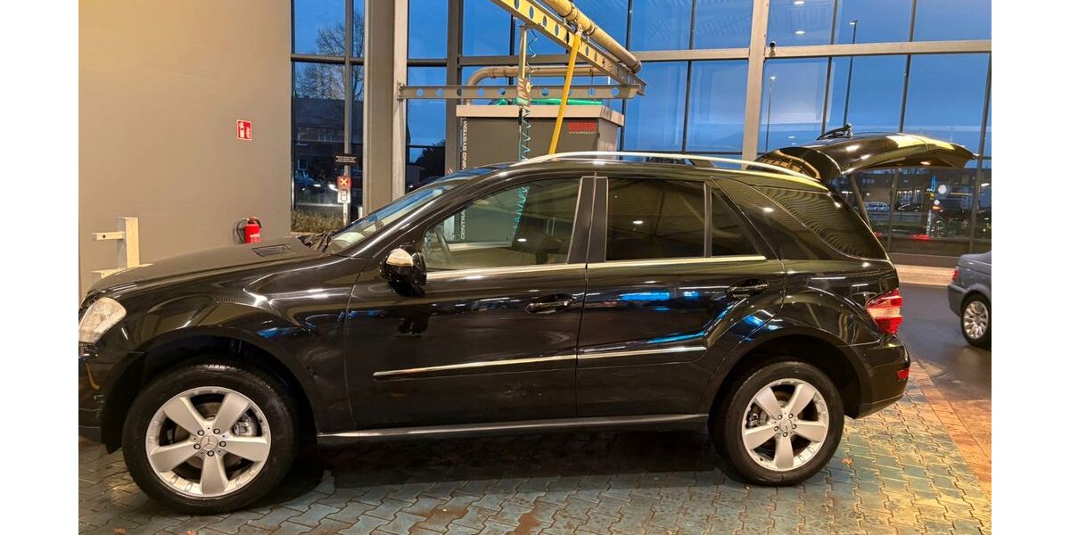 Mercedes-Benz ML 320 295.000 km 7.900 &euro; Duisburg 47178