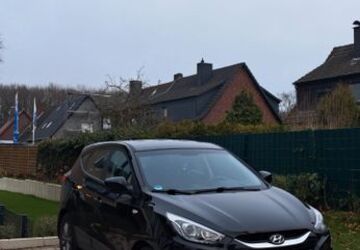 Hyundai ix35 112.000 km 8.900 &euro; Marl 45772