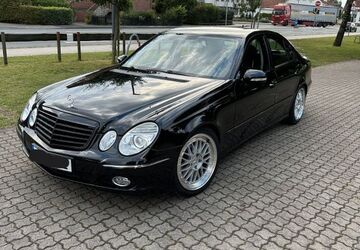 Mercedes-Benz E 200 102.000 km 8.400 &euro; Essen 45355