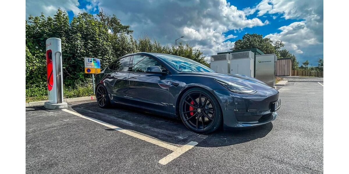 Tesla Model 3 61.790 km 29.500 &euro; Gevelsberg 58285