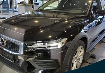 Volvo V60 Cross Country 29.518 km 31.750 &euro; Essen-Kray 45309