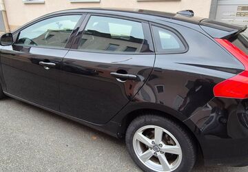 Volvo V40 135.735 km 9.500 &euro; Essen 45134