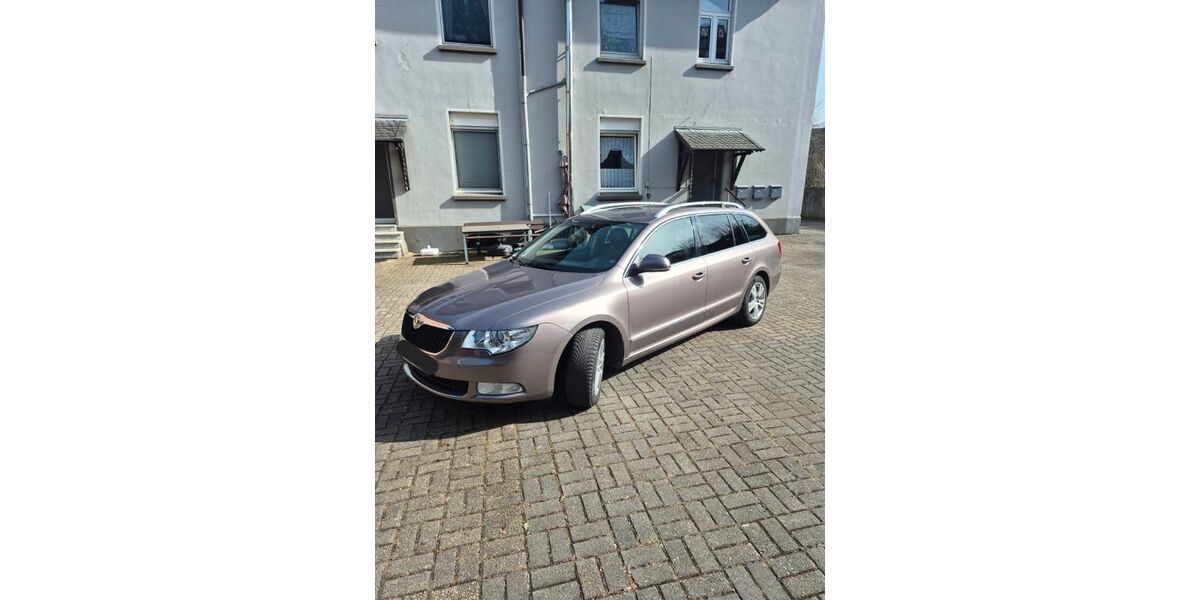 Skoda Superb 122.000 km 9.500 &euro; Haan 42781