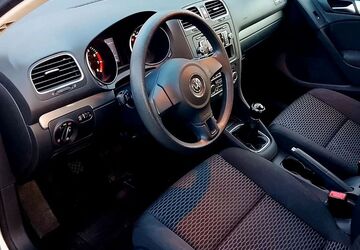 VW Golf 135.000 km 5.300 &euro; Essen 45326