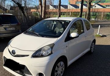 Toyota Aygo (X) 97.500 km 3.499 &euro; Bochum 44879
