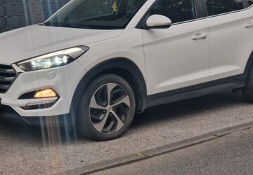 Hyundai TUCSON 110.000 km 15.500 &euro; Essen 45327