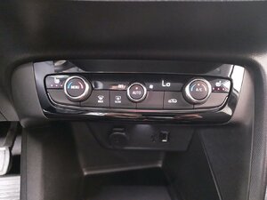 Opel Corsa e Elegance SHZ NAVI KAM ALLWETTER 17.373 km 18.440 &euro; HAAN 42781