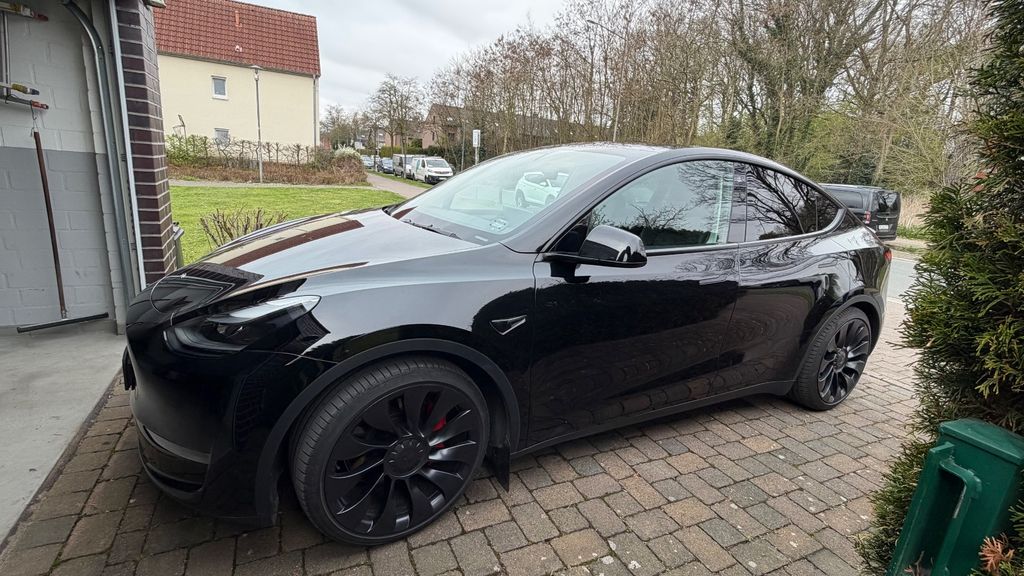 Tesla Model Y 68.000 km 32.400 &euro; Gladbeck 45968