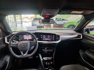 Opel Mokka-e e Ultimate Winterp. Navi Pro Dach schw. Un 14.071 km 22.690 &euro; HAAN 42781