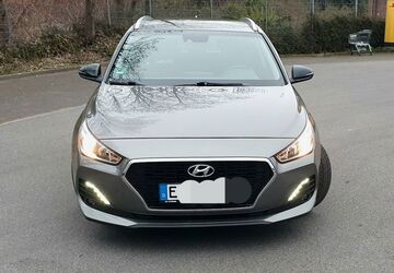 Hyundai i30 83.000 km 12.200 &euro; Essen 45143