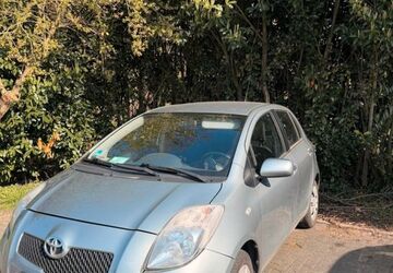 Toyota Yaris 83.000 km 3.699 &euro; Essen 45130