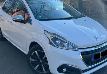 Peugeot 208 141.000 km 5.900 &euro; Essen 45329