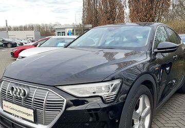 Audi e-tron 30.440 km 27.690 &euro; Duisburg 47178