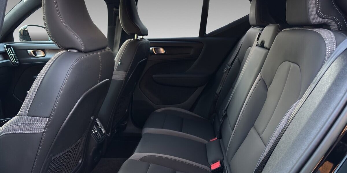 Volvo XC40 Plus Pure Electric AWD H&K Kamera LED StdHz 26.430 km 39.900 &euro; Wuppertal 42327