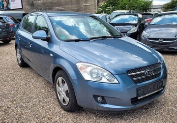 Kia ceed / Ceed 228.000 km 1.990 &euro; Essen 45356