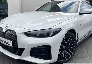 BMW i4 29.741 km 49.970 &euro; Essen 45134