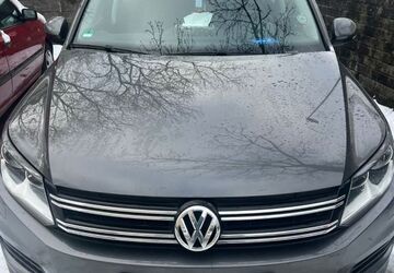 VW Tiguan 127.459 km 9.750 &euro; Ratingen 40880