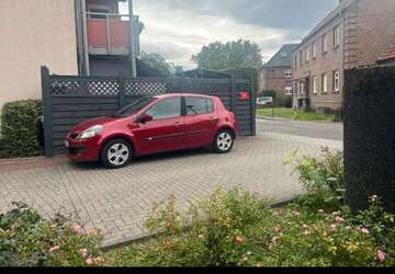 Renault Clio 142.126 km 3.000 &euro; duisburg 47178